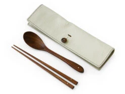 Besteck Set Mit Essstäbchen, Löffel Und Leder-Tasche -oryoki verkäufe besteck set mit essstaebchen loeffel und leder tasche 1