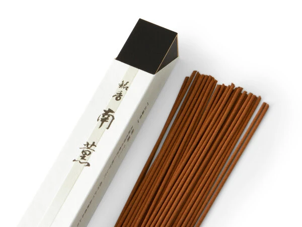 Premium Räucherstäbchen Nankun, Adlerholz, 37 Sticks Premium Räucherstäbchen Nankun, Adlerholz, 37 Sticks -oryoki verkäufe premium raeucherstaebchen nankun adlerholz 37 sticks 1