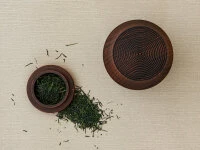 Teedose Fuki Kama, Serie Karmi, ca. 100 g Grüner Tee Teedose Fuki Kama, Serie Karmi, Ca. 100 G Grüner Tee -oryoki verkäufe teedose fuki kama serie karmi ca 100 g gruener tee9