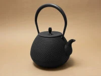 Tetsubin Aki no jitsu arare, 1,4 L Tetsubin Aki No Jitsu Arare, 1,4 L -oryoki verkäufe tetsubin aki no jitsu arare5